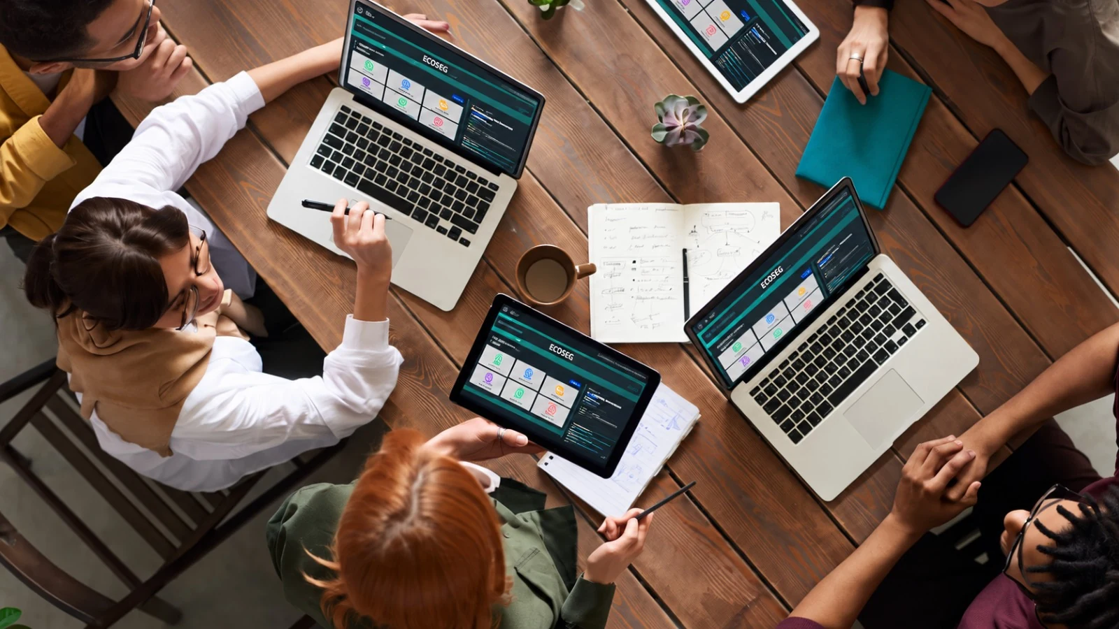 Equipe utilizando a Plataforma SST 5.0 em diferentes dispositivos